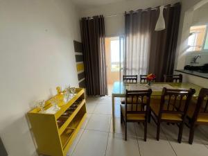 Vista Mar, 1 Dorm, Sacada Gourmet com churrasqueira, wi fi ,garagem, 6 hospedes, enfrente ao Mar