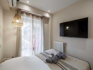 Renovated flat 250m from the beach - Town centre - 2BR 6p