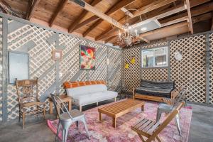 Colorful Getaway Hot Tub Enchanting Yard