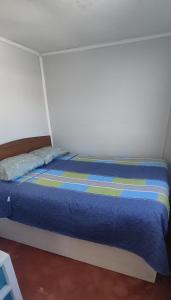 Casa interior 2 pisos, 3 hab, 1 cama 2 plazas, 3 camas 1 plaza y 1 litera