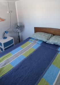 Casa interior 2 pisos, 3 hab, 1 cama 2 plazas, 3 camas 1 plaza y 1 litera