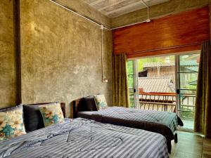 กินลมชมจันทร์ แม่กำปอง