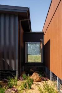 Olliedean Retreat - Dual Cottages with Scenic Views