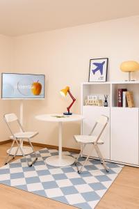 1Near Hongdae Station, 30sec on foot