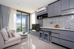 Modern Residence Tropics CTG-L709 with Medical and Wellness Center