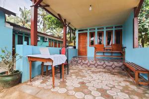 RedDoorz near Pantai Ujung Genteng 2