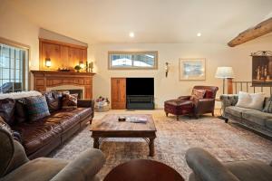 Hot Tub Home Near Golf and SHARC