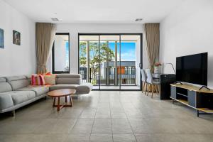 Stylish 2BR Home in Doncaster with parking