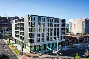 Chic Studio, Gym Access, Steps to Regions Field) for field