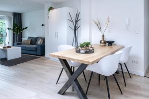 Private Design Apartment w Garden & Parking