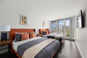 Modern 4BR Home Sleeps 12 Steps to CN Tower