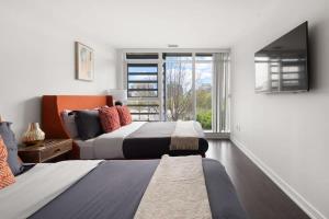 Modern 4BR Home Sleeps 12 Steps to CN Tower