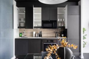 Modern 4BR Home Sleeps 12 Steps to CN Tower