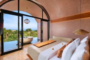 Finola 1 BR Grand Suite Ocean View ZN387