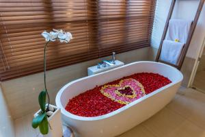 Villa Rusa Biru - Stylish & Modern with Cook, Canggu