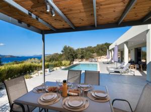 Kristi by Vintage Travel