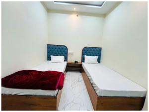 Indra Nagar Road Hotel Premium Aadi # Shree Palace Near Railway Station # Mahakaleshwar Jyotirlinga - Restaurant And Parking Facilities - Fully Air Conditioning Rooms - Best Hotel In Ujjain