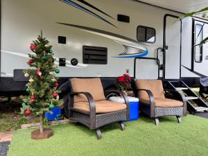 Premium Glamping - Pool Waterslide Wi-Fi & Private Patio Lounge