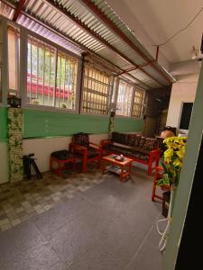 Renz transient house