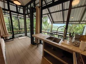 Amazing Mountain View Lodge with Pool