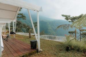 HappyNest Glamping and Villa Dieng