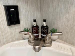 Premium Glamping - Pool Waterslide Wi-Fi & Private Patio Lounge