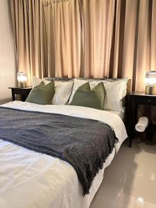 Near NAIA Newport Sarasota 1 BR Airport