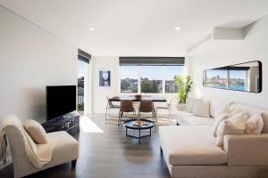 Luxury 3BR stay Walk to beaches cafes and ferry