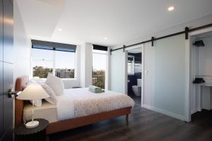 Luxury 3BR stay Walk to beaches cafes and ferry