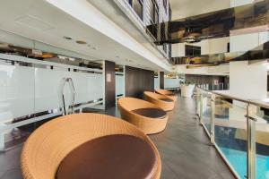 Free Parking at Gramercy with Big TV and Fast WiFi