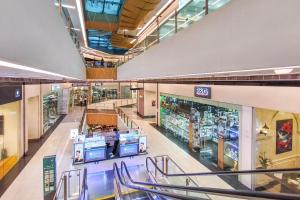 Free Parking at Gramercy with Big TV and Fast WiFi