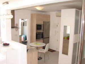 Crystal Madeira Studio