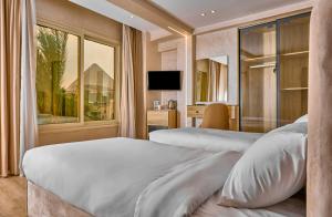 Cleo Patra Pyramids Tower Inn