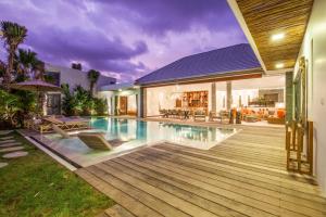 Dreamy 5BR Haven, 200m to Berawas Blissful Beach