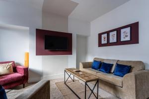 Vine House Hideaway- 2 BR home