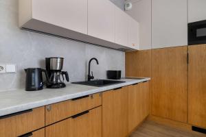 Stylish Apartment with Balcony near Krakow Old Town by Noclegi Renters