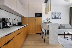 Stylish Apartment with Balcony near Krakow Old Town by Noclegi Renters