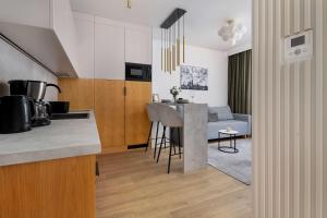 Stylish Apartment with Balcony near Krakow Old Town by Noclegi Renters