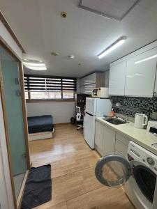 Yeondaedongmun House F