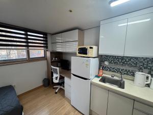 Yeondaedongmun House F