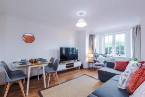 Stunning Home, Perfect for Groups, FREE Parking!