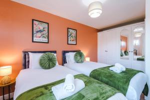 Stunning Home, Perfect for Groups, FREE Parking!