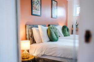 Stunning Home, Perfect for Groups, FREE Parking!