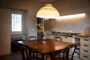 Cottage di design con giardino