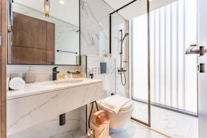 Minutes from City Walk, Downtown Dubai and Jumeirah Beach, Easy Access to Metro Stations and Major Roads - Arista One, Al Satwa by Deluxe Holiday Homes