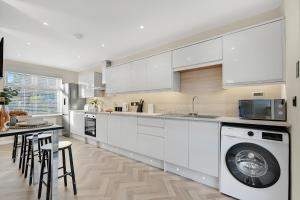 Modern 5 Bed 5 Bath with Parking NR5 Norwich