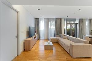 Bluewaters Residences 1BR Prime Sea and Ain View