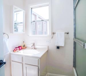 Fully Furnished 1-Bedroom