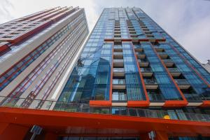 Towarowa Towers Studio with Free Gym Access and Balcony by Noclegi Renters