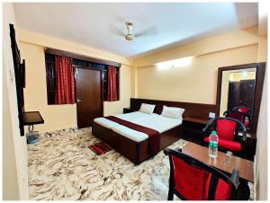 VIP Road Arya - Palace Residecny Near Sea Beach - Restaurant-Free Parking and Lift Facilities - FullyAir Air Conditioning Rooms - Best Hotel In Puri